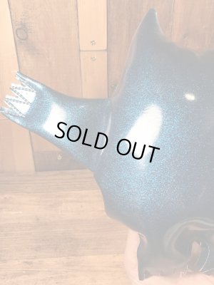 企業キャラクターのナウガモンスターのビンテージのぬいぐるみ