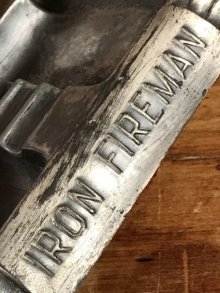 他の写真2: Iron Fireman Metal Ashtray　アイアンファイヤーマン　ビンテージ　アシュトレイ　灰皿　40年代