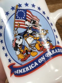 他の写真3: Disneyland America On Parade Milk Glass Mug　ディズニーランド　ビンテージ　ミルクグラスマグ　アメリカオンパレード　70年代