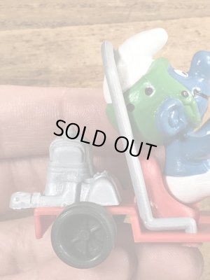 80’sのゴーカートに乗ったスーパースマーフのヴィンテージのPVC製フィギュア