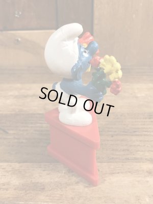 70年代頃のプレゼントを持ったスマーフのビンテージのPVCフィギュア