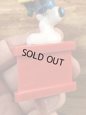 70’sのプレゼントを持ったスマーフのヴィンテージの台座付きPVC製フィギュア