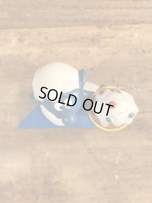 80年代頃のケーキを持ったスマーフのビンテージPVCフィギュア