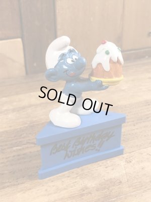 80年代頃のケーキを持ったスマーフのビンテージPVCフィギュア