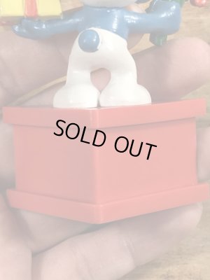 70’sのプレゼントを持ったスマーフのヴィンテージの台座付きPVC製フィギュア