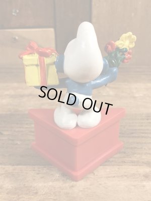 70’sのプレゼントを持ったスマーフのヴィンテージの台座付きPVC製フィギュア