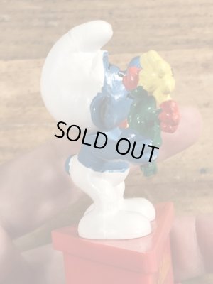 70年代頃のプレゼントを持ったスマーフのビンテージのPVCフィギュア