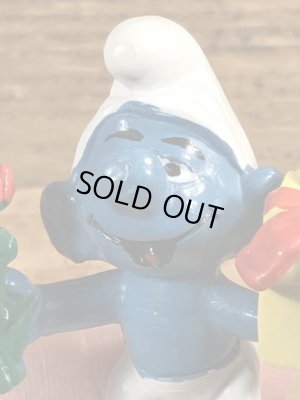 70年代頃のプレゼントを持ったスマーフのビンテージのPVCフィギュア