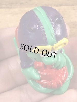 80年代頃のそりをしているビンテージのPVCフィギュア