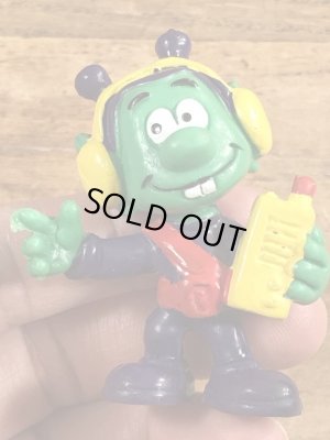 80年代頃のラジオを聴いているアストロスニックのビンテージのPVCフィギュア