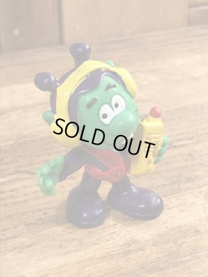 80年代頃のラジオを聴いているアストロスニックのビンテージのPVCフィギュア