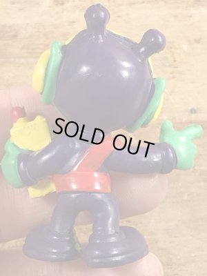 80年代頃のラジオを聴いているアストロスニックのビンテージのPVCフィギュア