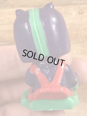 80年代頃のそりをしているビンテージのPVCフィギュア