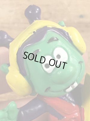 80年代頃のラジオを聴いているアストロスニックのビンテージのPVCフィギュア