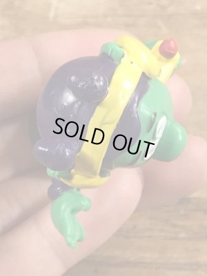 80年代頃のラジオを聴いているアストロスニックのビンテージのPVCフィギュア