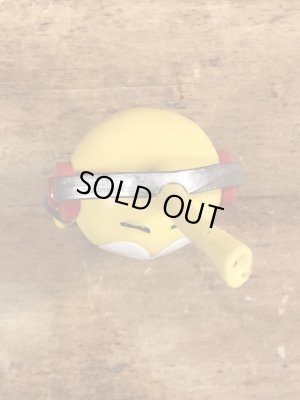 80年代頃の音楽を聴いているスノークスのビンテージのPVCフィギュア