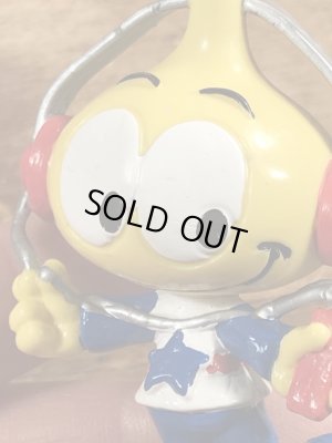 80年代頃の音楽を聴いているスノークスのビンテージのPVCフィギュア