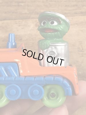 80年代頃のセサミストリートのオスカーのビンテージのミニカー