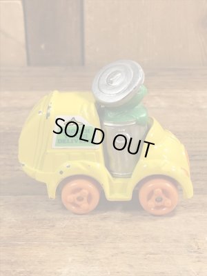 80年代頃のセサミストリートのオスカーのビンテージのミニカー