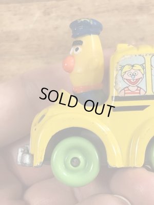 80’sのセサミストリートのバートのヴィンテージのダイキャストミニカー