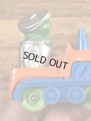 80年代頃のセサミストリートのオスカーのビンテージのミニカー