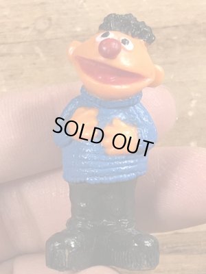 80年代頃のセサミストリートのアーニーのビンテージのPVCフィギュア