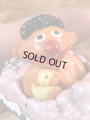 80年代頃のセサミストリートのアーニーのビンテージのミニカー