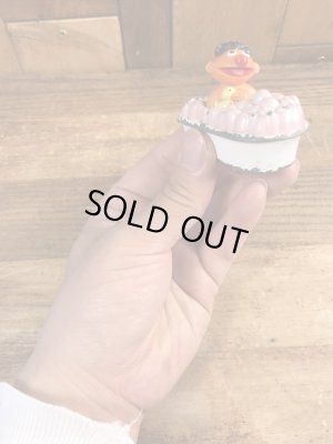 80’sのセサミストリートのアーニーのヴィンテージのミニカー