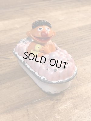 80年代頃のセサミストリートのアーニーのビンテージのミニカー