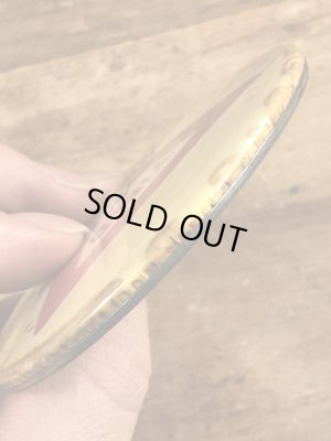 80年代頃のYield To Temptationのメッセージが書かれたビンテージの缶バッジ