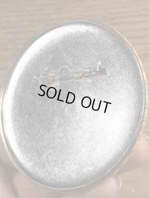 80年代頃のYield To Temptationのメッセージが書かれたビンテージの缶バッジ