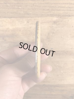 80年代頃のYield To Temptationのメッセージが書かれたビンテージの缶バッジ