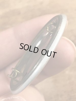 80’sのOld Enough To Fight Old Enough To Drinkのメッセージが書かれたビンテージの缶バッジ