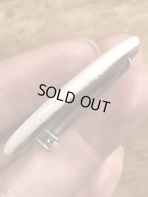 80年代頃のLet's Talk Tunaのメッセージが書かれたビンテージの缶バッジ