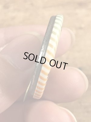 60~70’sのSave Water Shower With A Friendのメッセージが書かれたヴィンテージの缶バッチ