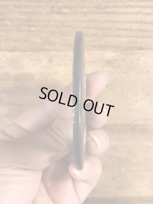 80年代頃のDon't Bug Me, Bug Stella!のメッセージが書かれたヴィンテージの缶バッチ