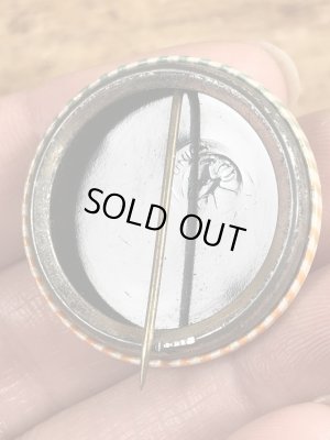 60~70年代頃のSave Water Shower With A Friendのメッセージが書かれたビンテージの缶バッジ