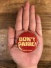 80年代頃のDon't Panic!のメッセージが書かれたヴィンテージの缶バッチ