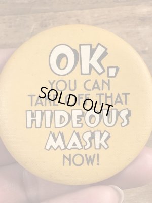 80年代頃のホールマーク社製のメッセージが書かれたビンテージの缶バッジ