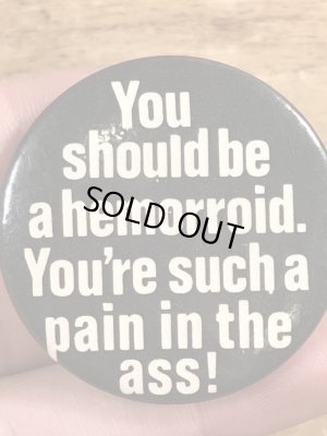 80年代頃のYou Should Be A Hemorroid.のメッセージが書かれたビンテージの缶バッジ