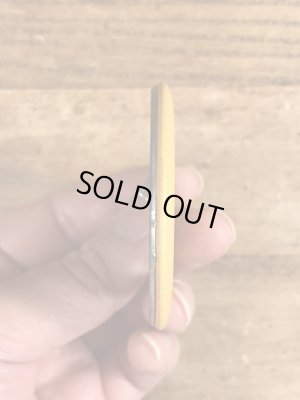 80年代頃のホールマーク社製のメッセージが書かれたビンテージの缶バッジ