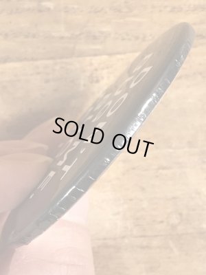 80年代頃のDon't Bug Me, Bug Stella!のメッセージが書かれたヴィンテージの缶バッチ