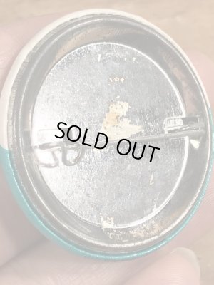 80’sのLet's Talk Tunaのメッセージが書かれたヴィンテージの缶バッチ