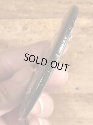 80年代頃のDon't Bug Me, Bug Stella!のメッセージが書かれたヴィンテージの缶バッチ