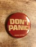 80年代頃のDon't Panic!のメッセージが書かれたヴィンテージの缶バッチ