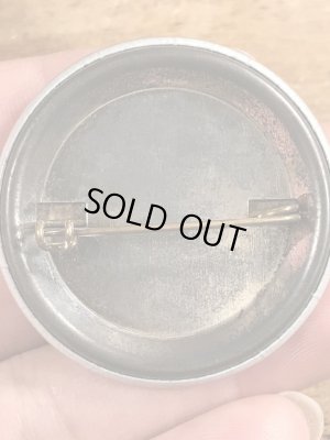 80’sのOld Enough To Fight Old Enough To Drinkのメッセージが書かれたビンテージの缶バッジ