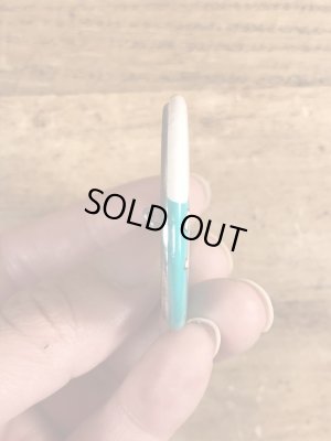 80年代頃のLet's Talk Tunaのメッセージが書かれたビンテージの缶バッジ