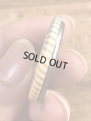 60~70年代頃のSave Water Shower With A Friendのメッセージが書かれたビンテージの缶バッジ