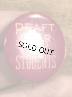 60~70年代頃のDraft Beer Not Studentsのメッセージが書かれたビンテージの缶バッジ
