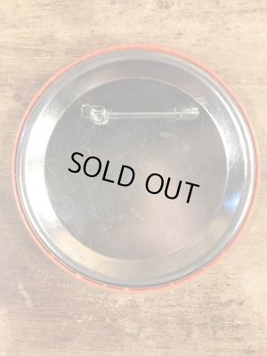 80'sのAsk Me If I Really Give A Shirt.のメッセージが書かれたビンテージの缶バッジ